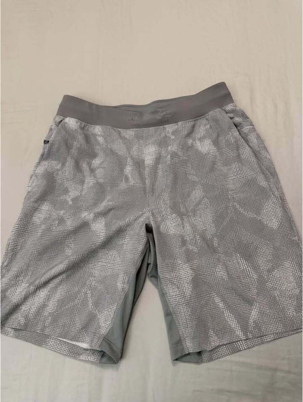 Lululemon Pace Breaker Shorts Grey Dot Print Mens Size Medium Used Like New $30